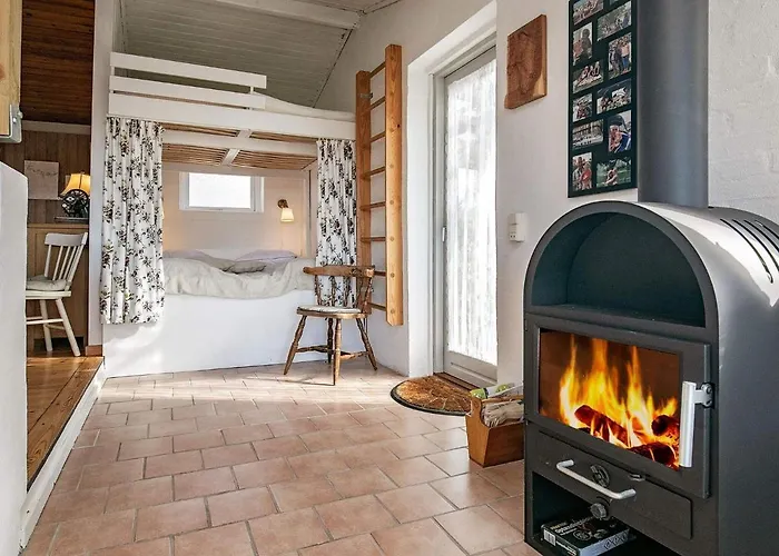 6 Person In Farso-by Traum